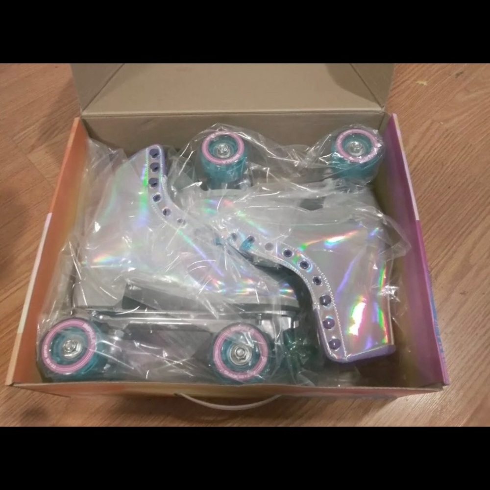 NIB Holographic Impala Skates Size 9